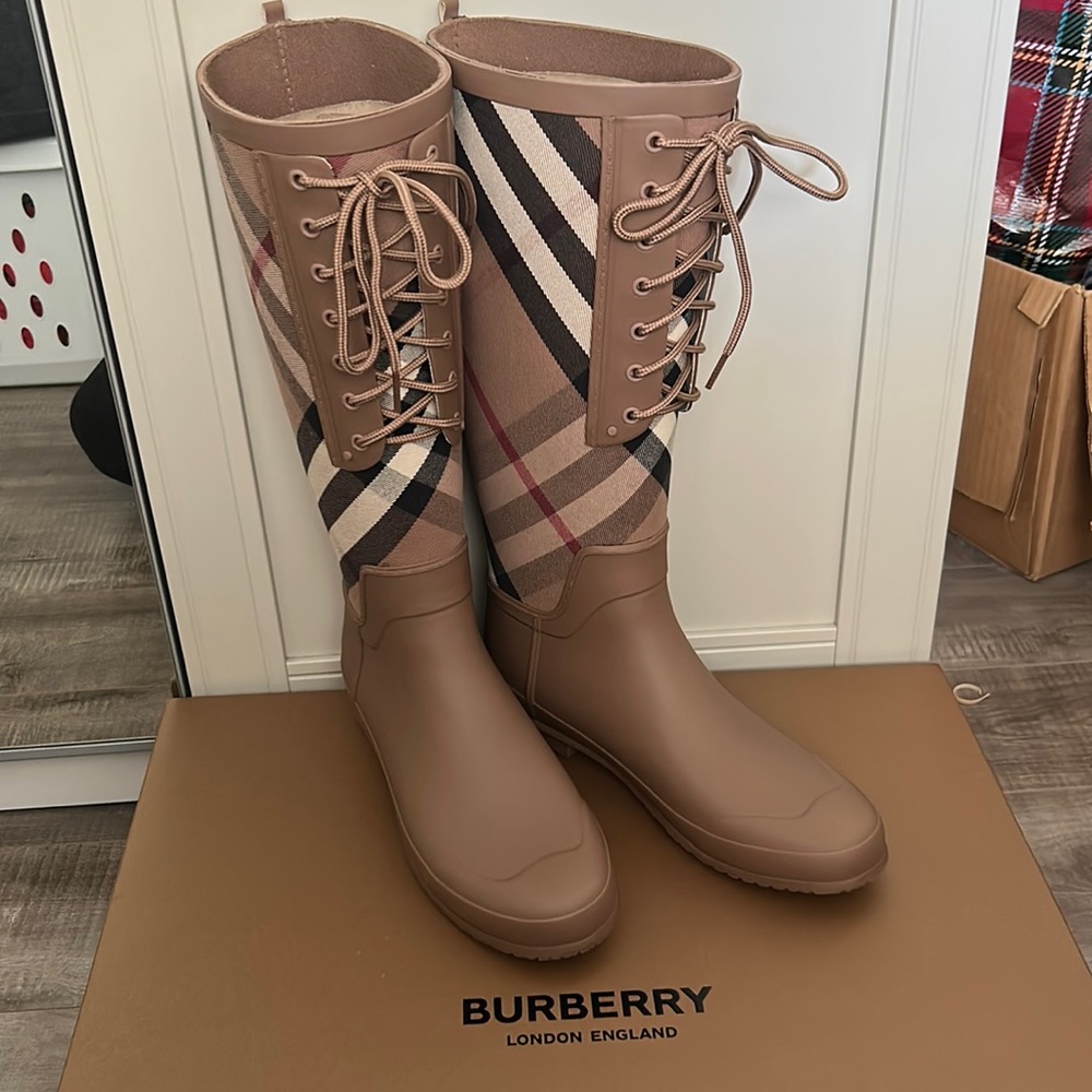 Burberry Simeon Check Waterproof Lace-up Rainboots size 40/10